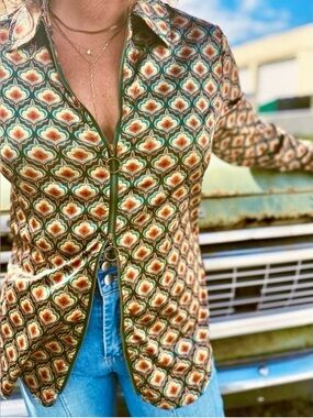 Vintage-Inspired Satin Double Zip Shirt – Bohemian Retro Print NWOT